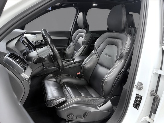 Volvo XC90 11 of 30