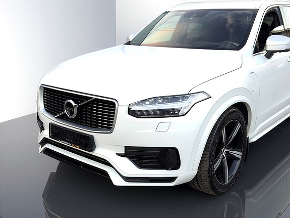 Volvo XC90 2 of 30