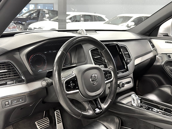 Volvo XC90 12 of 30