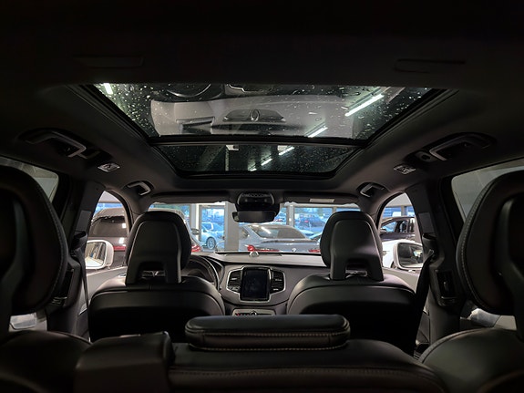 Volvo XC90 26 of 30