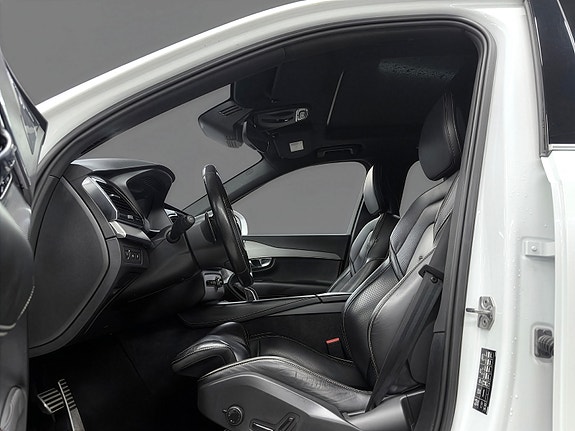 Volvo XC90 10 of 30