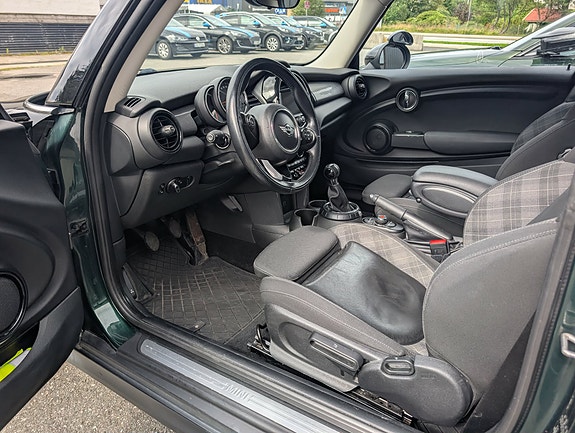 MINI Cooper 9 of 12