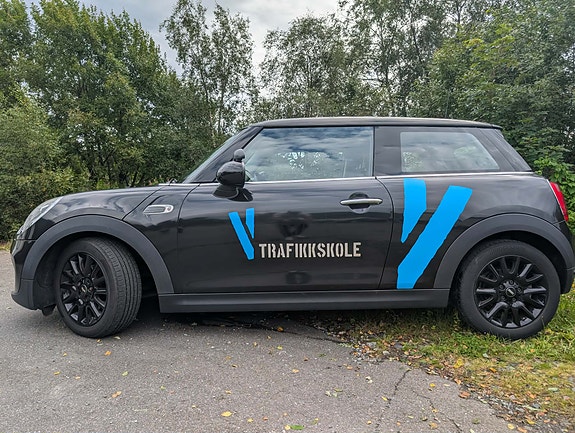 MINI Cooper 3 of 12