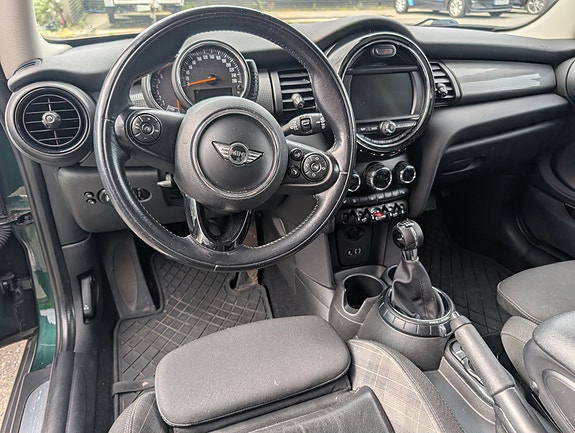 MINI Cooper 8 of 12