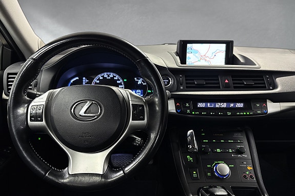 Lexus CT200h 11 of 27