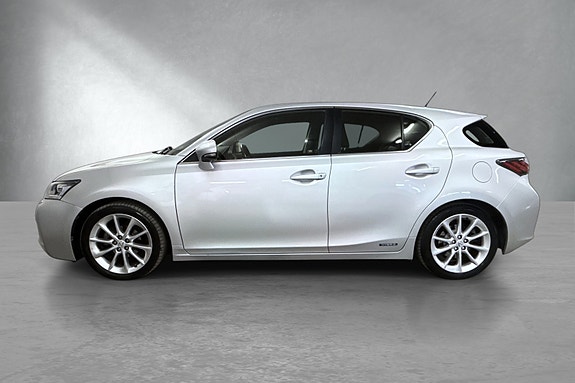 Lexus CT200h 8 of 27