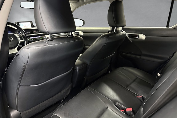 Lexus CT200h 24 of 27