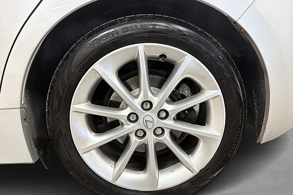 Lexus CT200h 27 of 27