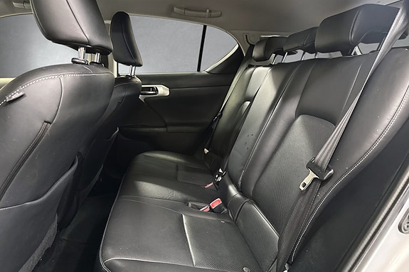Lexus CT200h 23 of 27