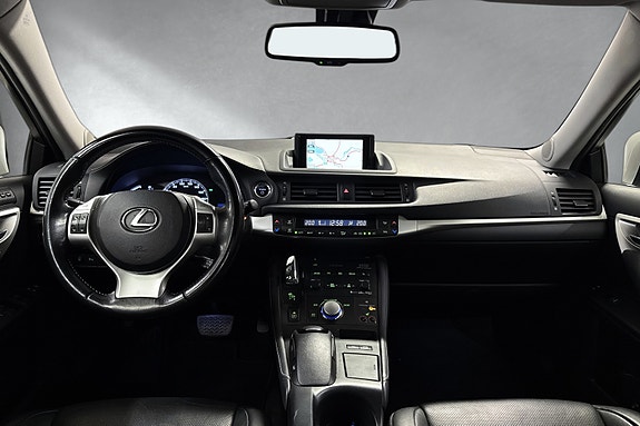 Lexus CT200h 15 of 27