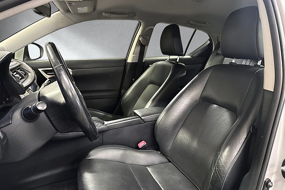 Lexus CT200h 9 of 27