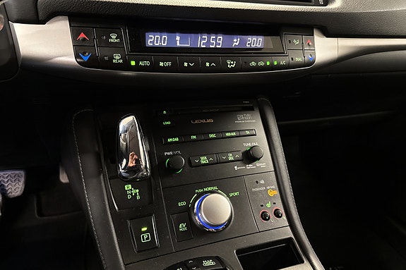 Lexus CT200h 17 of 27