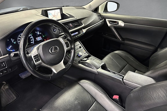 Lexus CT200h 10 of 27