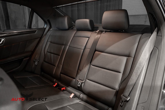 Mercedes-Benz E500 20 of 30