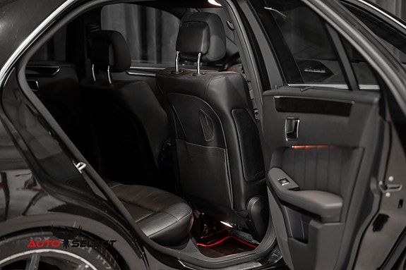 Mercedes-Benz E500 17 of 30