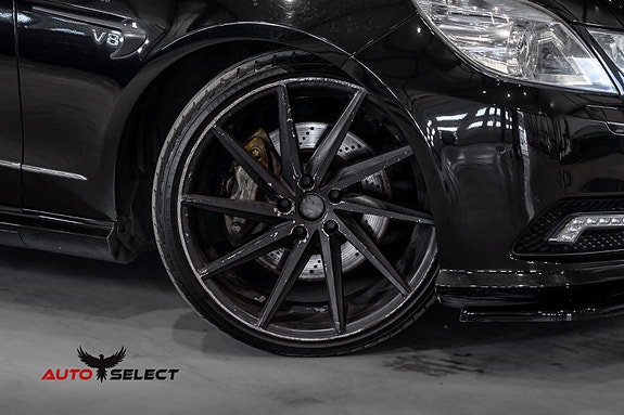Mercedes-Benz E500 3 of 30