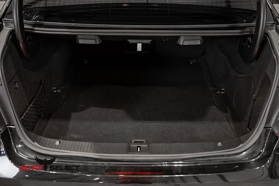 Mercedes-Benz E500 12 of 30