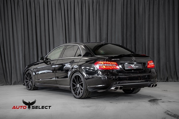 Mercedes-Benz E500 10 of 30