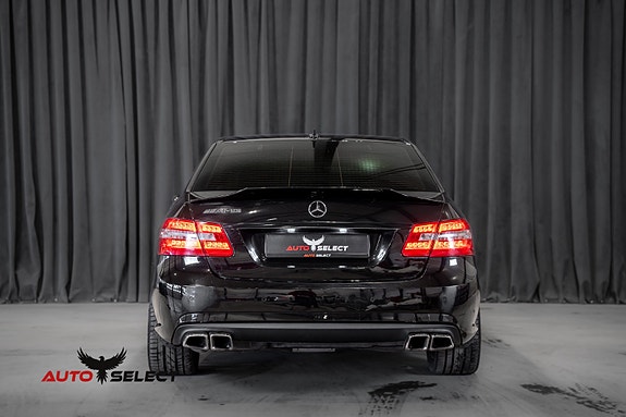 Mercedes-Benz E500 11 of 30