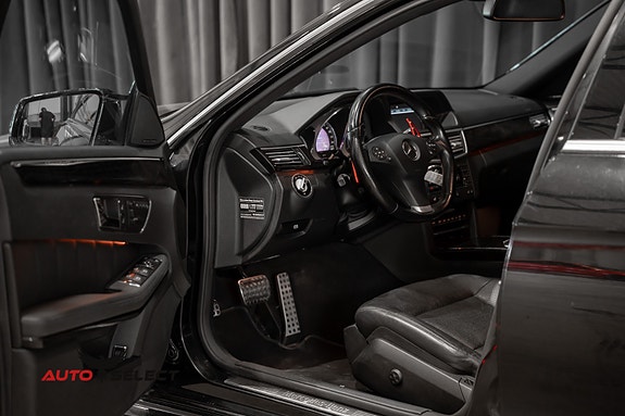 Mercedes-Benz E500 25 of 30