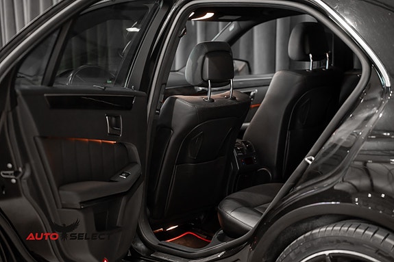 Mercedes-Benz E500 19 of 30