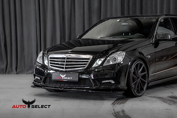 Mercedes-Benz E500 7 of 30
