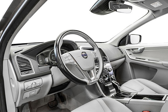 Volvo XC60 11 of 25