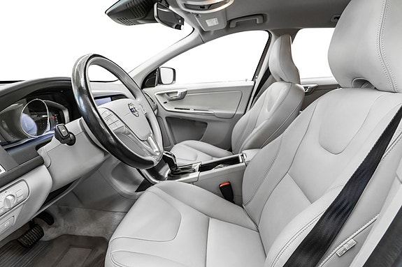 Volvo XC60 10 of 25