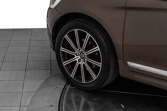 Volvo XC60 9 of 25