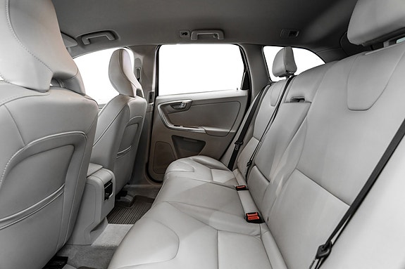 Volvo XC60 13 of 25