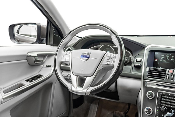 Volvo XC60 15 of 25