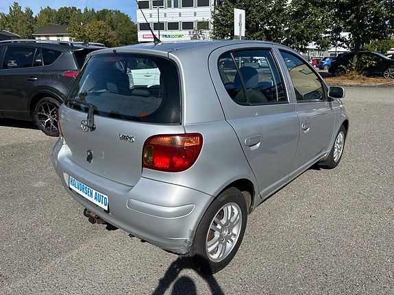 Toyota Yaris 3 of 16