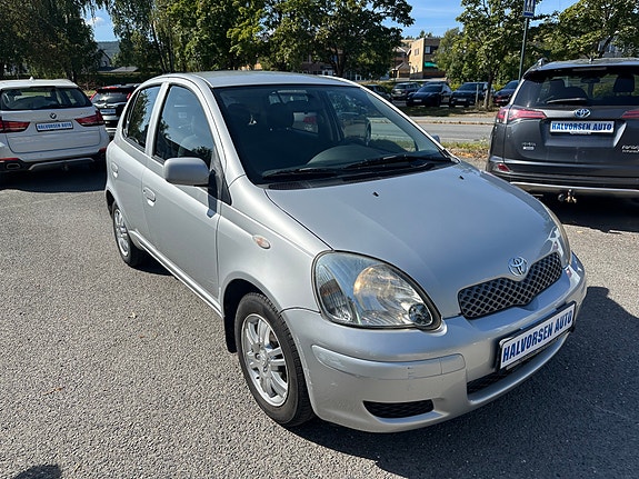 Toyota Yaris 4 of 16