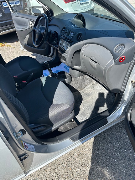 Toyota Yaris 15 of 16