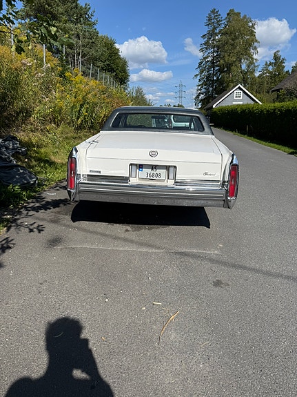 Cadillac Coupé DeVille 4 of 13