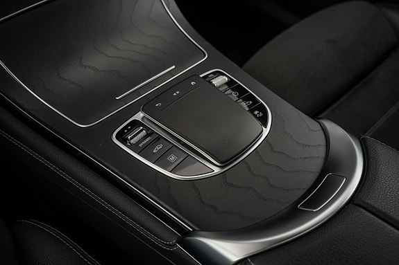 Mercedes-Benz GLC300 e 12 of 30