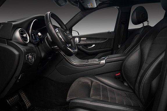 Mercedes-Benz GLC300 e 18 of 30