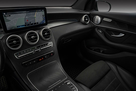 Mercedes-Benz GLC300 e 11 of 30