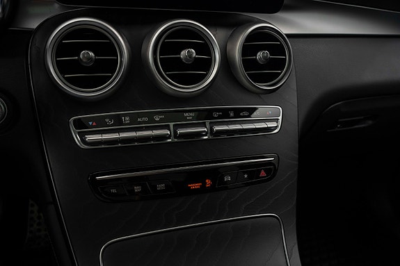 Mercedes-Benz GLC300 e 13 of 30