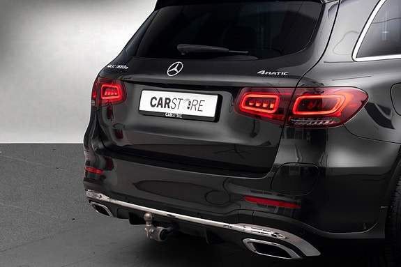 Mercedes-Benz GLC300 e 8 of 30