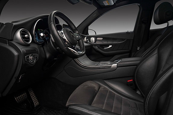 Mercedes-Benz GLC300 e 19 of 30