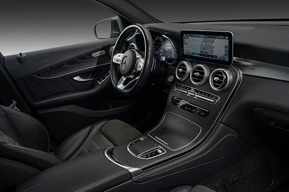 Mercedes-Benz GLC300 e 26 of 30