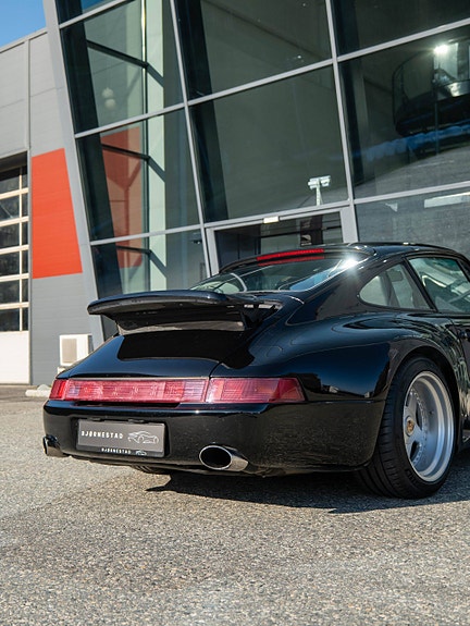 Porsche 911 16 of 30