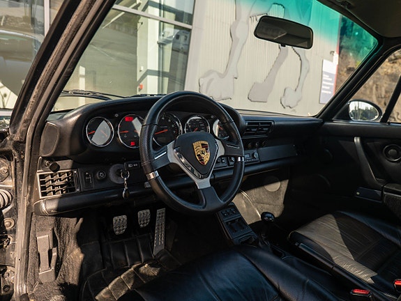 Porsche 911 21 of 30