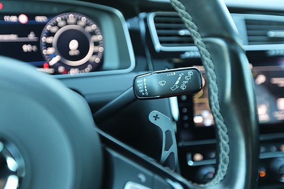 Volkswagen Golf VII 27 of 30