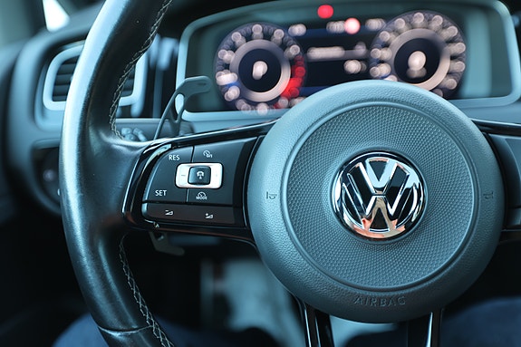 Volkswagen Golf VII 24 of 30