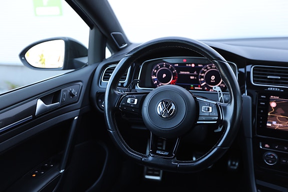 Volkswagen Golf VII 23 of 30