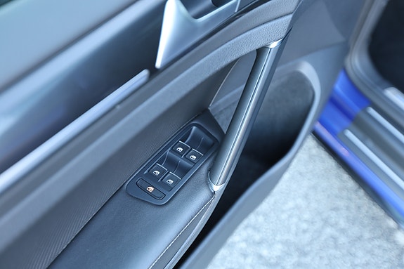 Volkswagen Golf VII 10 of 30