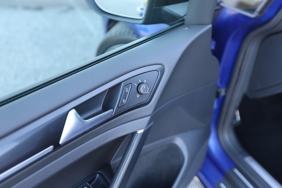 Volkswagen Golf VII 9 of 30