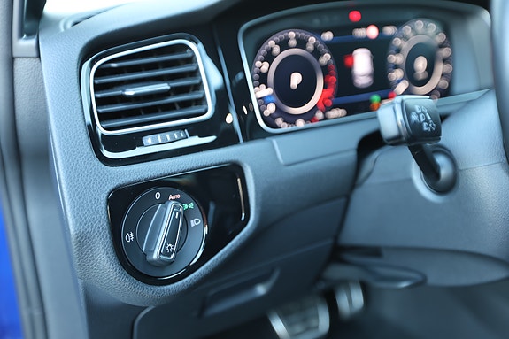 Volkswagen Golf VII 11 of 30